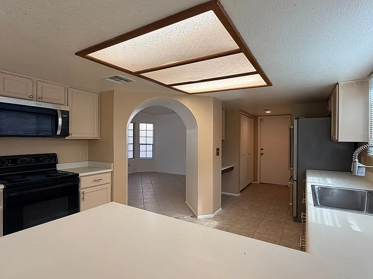 1559 E Whitten St — Photo 10