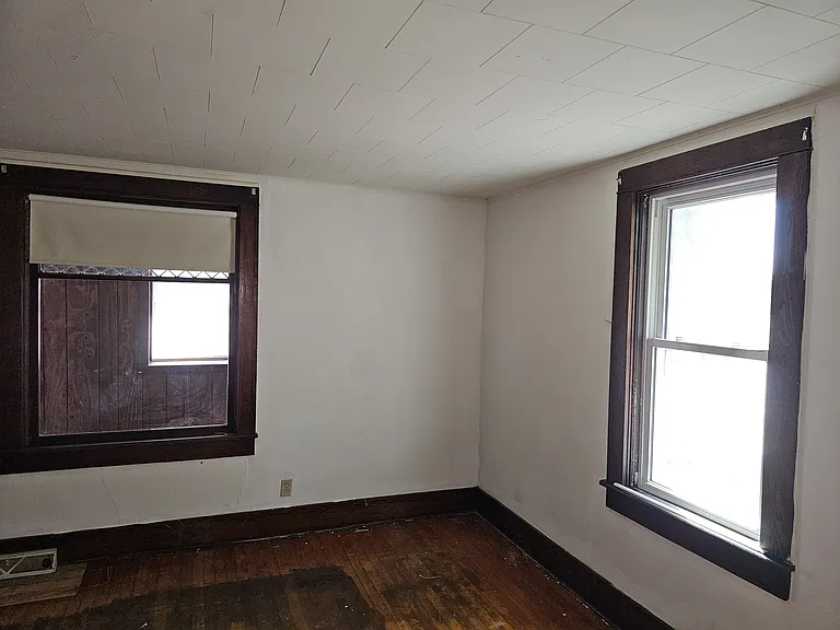 802 N 1st Ave — Photo 8