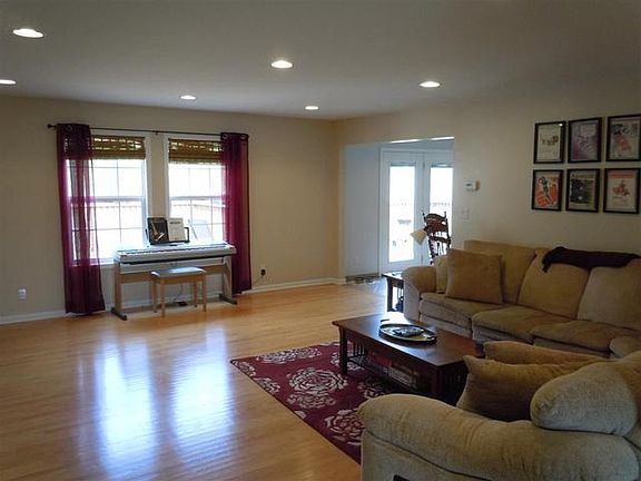 2nd image of 6640 S Lakewinds Blvd