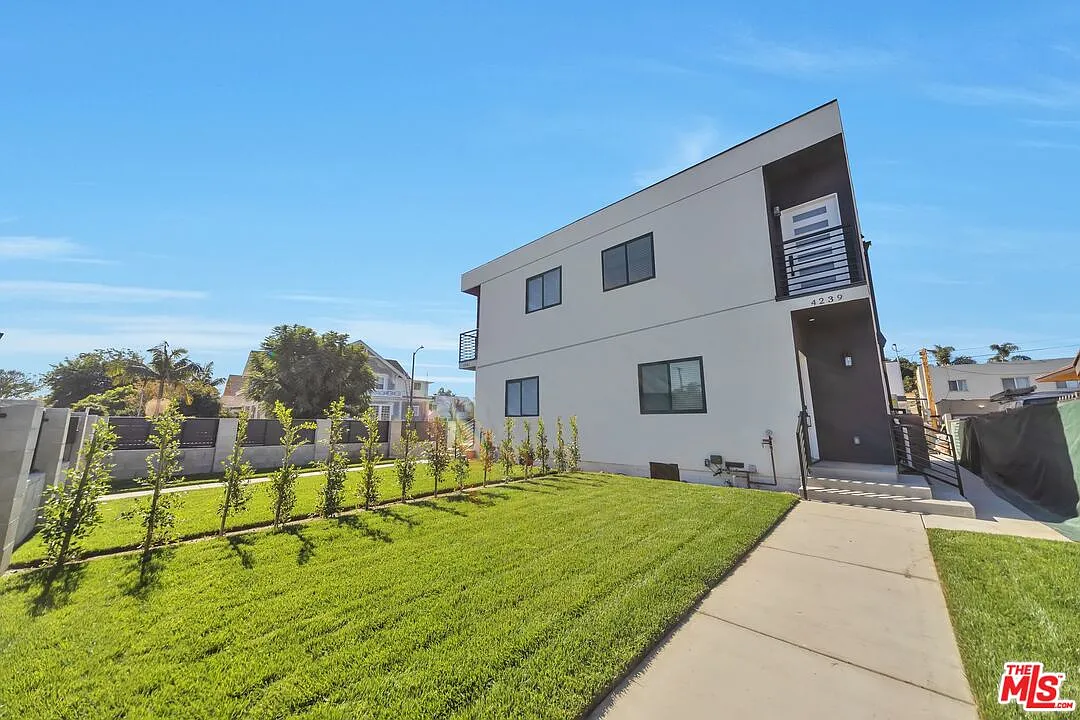 4 bed, 3.0 bath, 1200 sqft, $3,950 — Photo 1