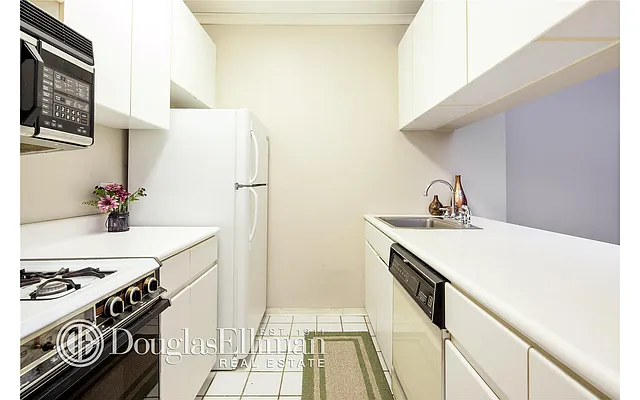 Rented by Douglas Elliman | media 17