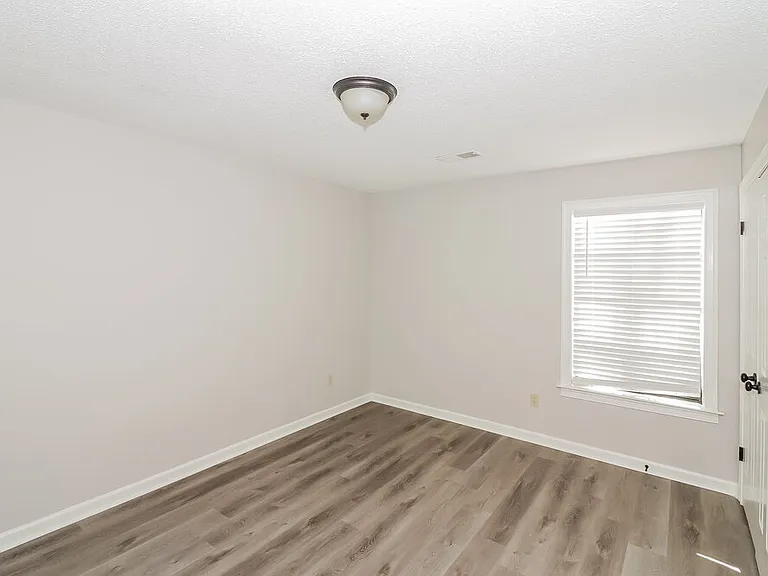 476 Griffon Dr — Photo 14