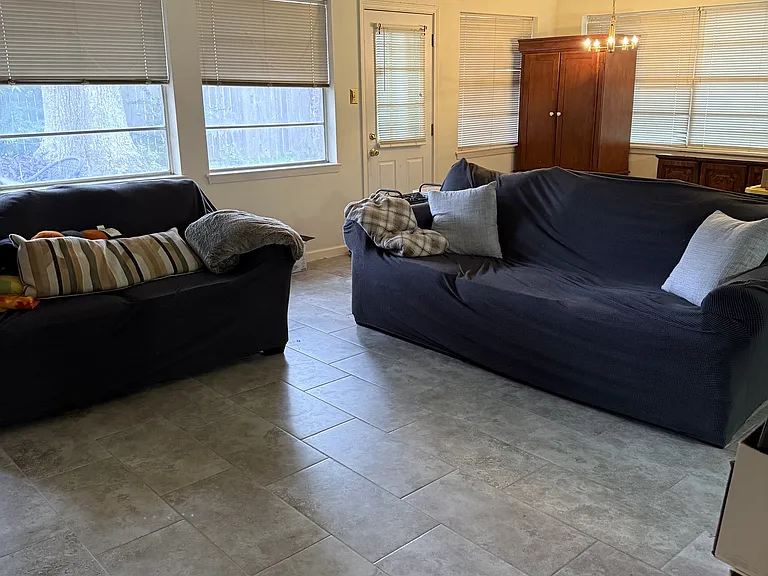 406 Pickford Dr — Photo 2