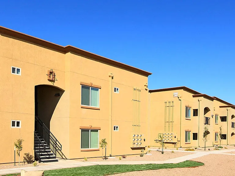 Raintree Apartments — Photo 6