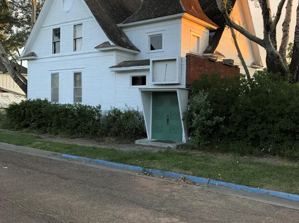 105 3rd Ave SE, Beach, ND 58621