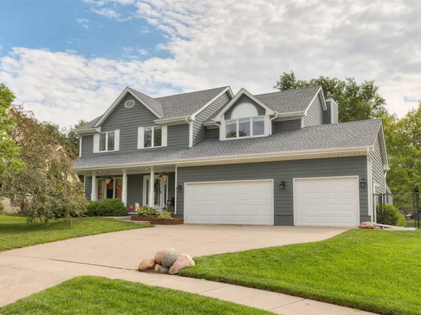 5526 Kensington Cir, Johnston, IA 50131