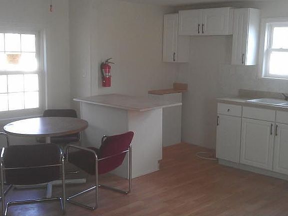 3rd image of 142 W Lincoln Ave
