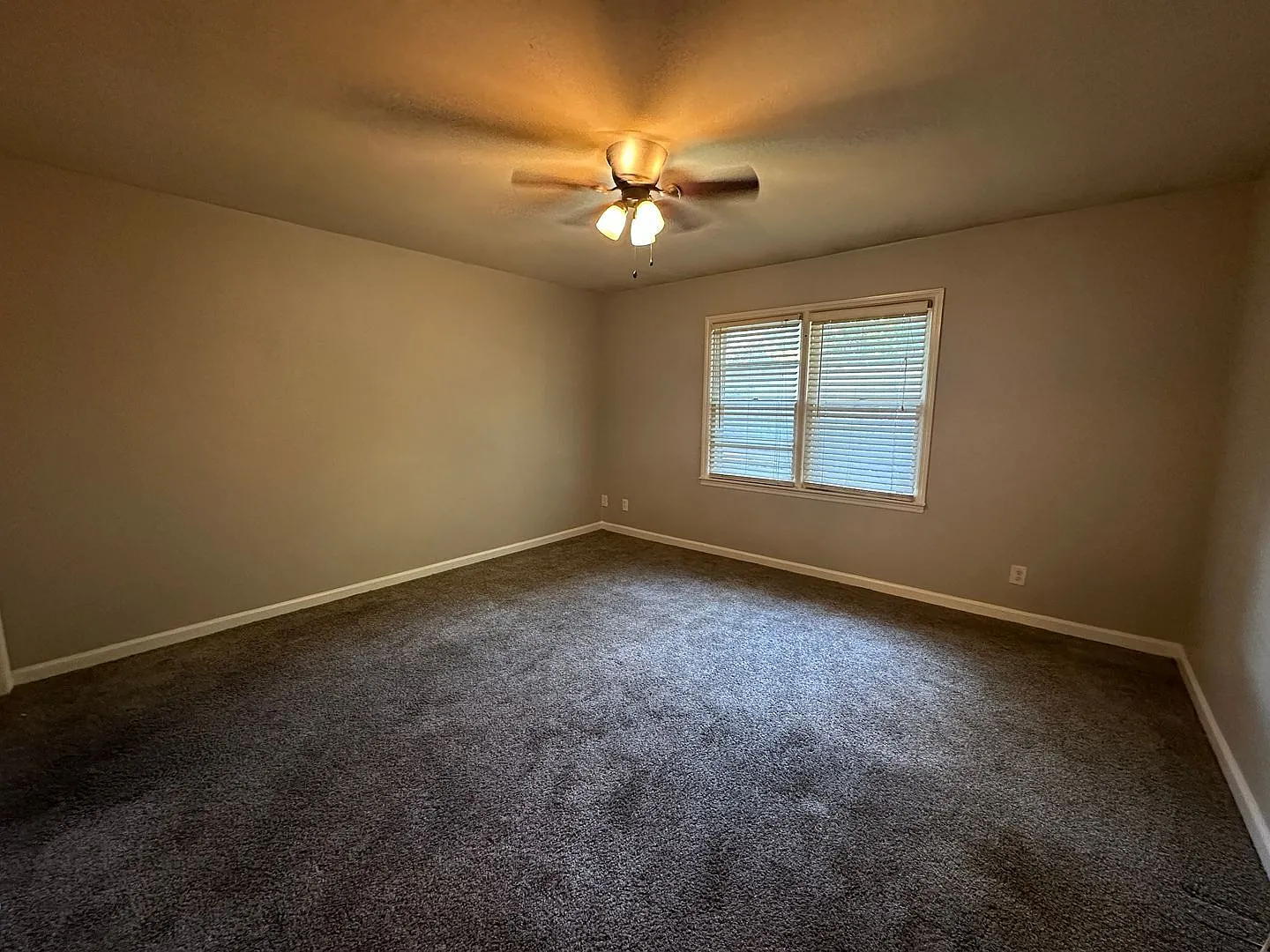 2 bed, 1.0 bath, 922 sqft, $850 — Photo 3