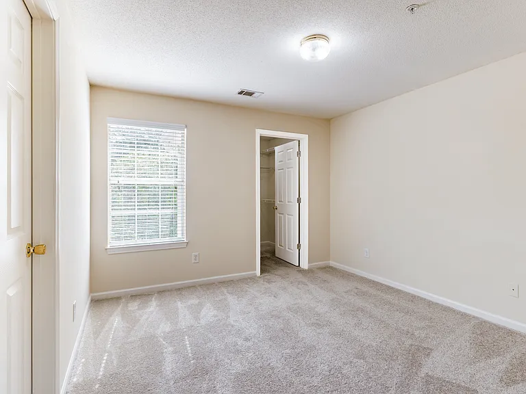The Retreat at Grande Lake Apartments — Photo 37