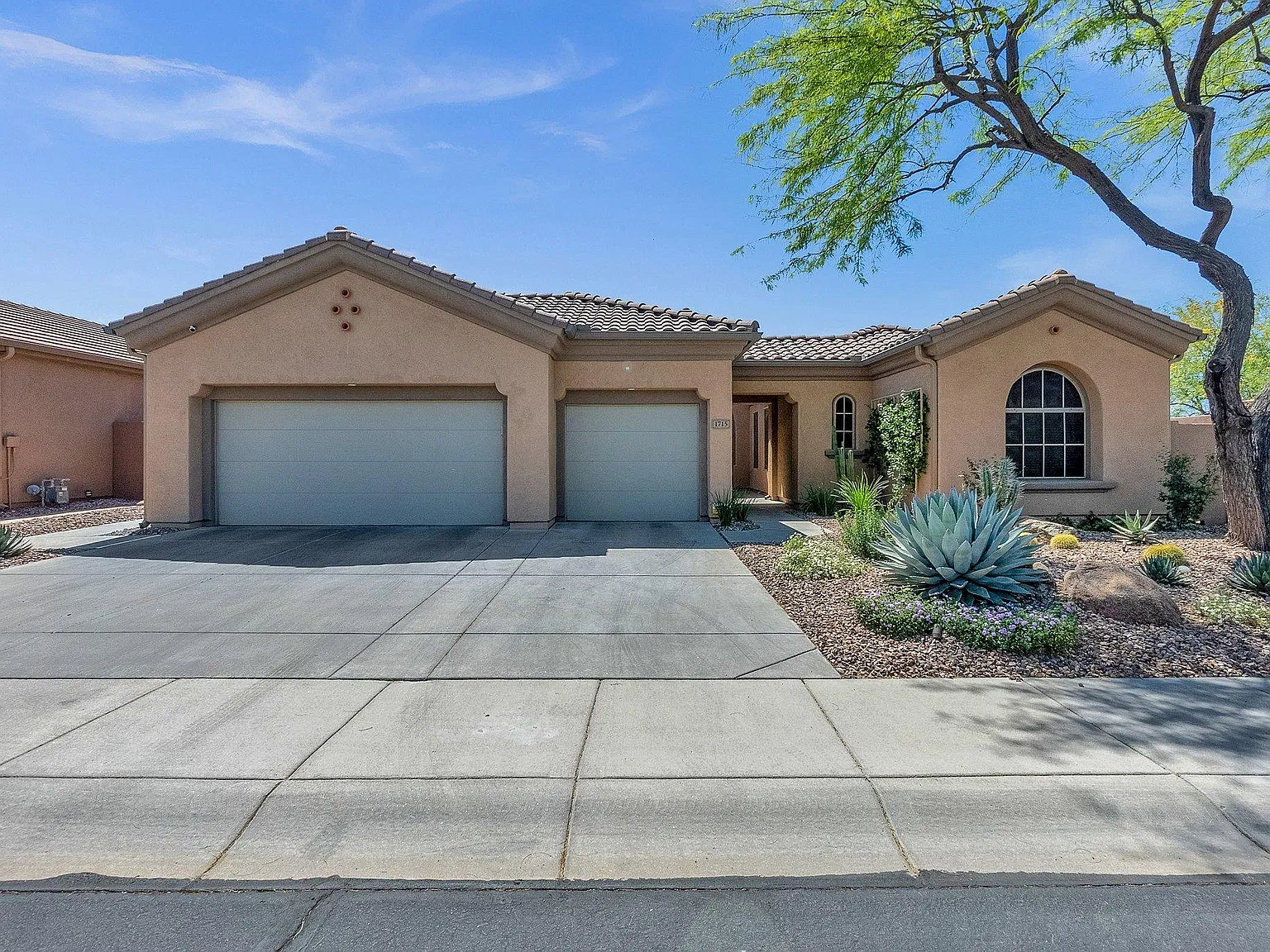 1715 W Ainsworth Dr — Photo 3