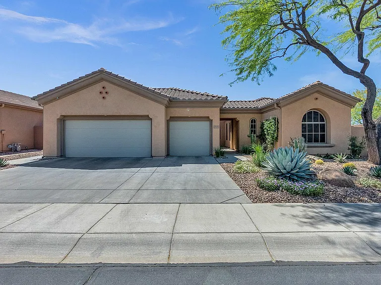 1715 W Ainsworth Dr — Photo 3