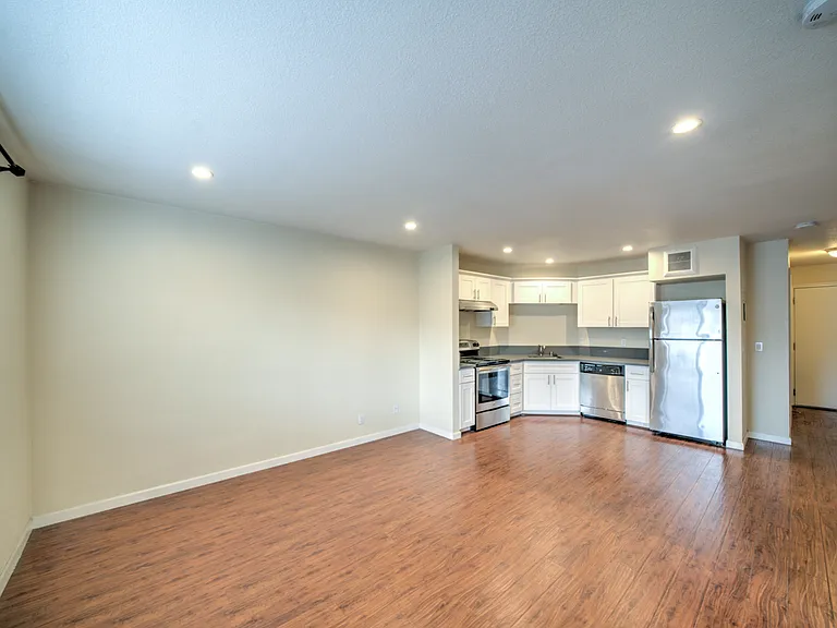 530 24th Street — Photo 3