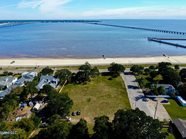 400 N Beach Blvd, Bay Saint Louis, MS 39520