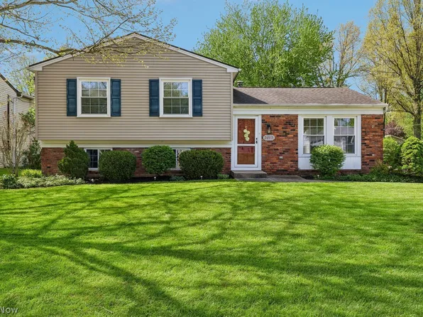 26915 Oxford Park Ln, Olmsted Township, OH 44138
