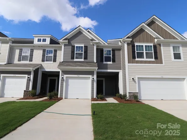 752 Kitfox Dr NW, Concord, NC 28027
