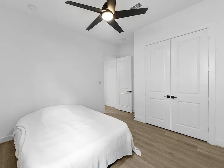 1402 Sunrise View Ln — Photo 24