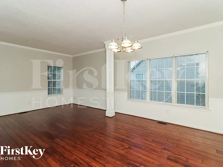 1310 Invermere Dr SE — Photo 6