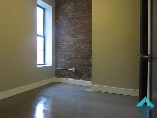 Rented by EXR | media 17