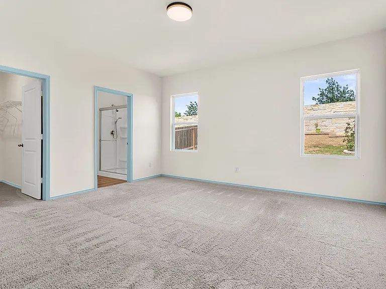 5010 Jovian — Photo 8
