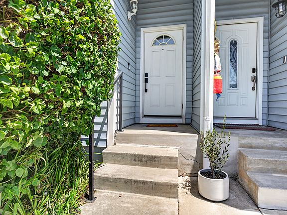 5th image of 24601 Harbor View Dr Unit B