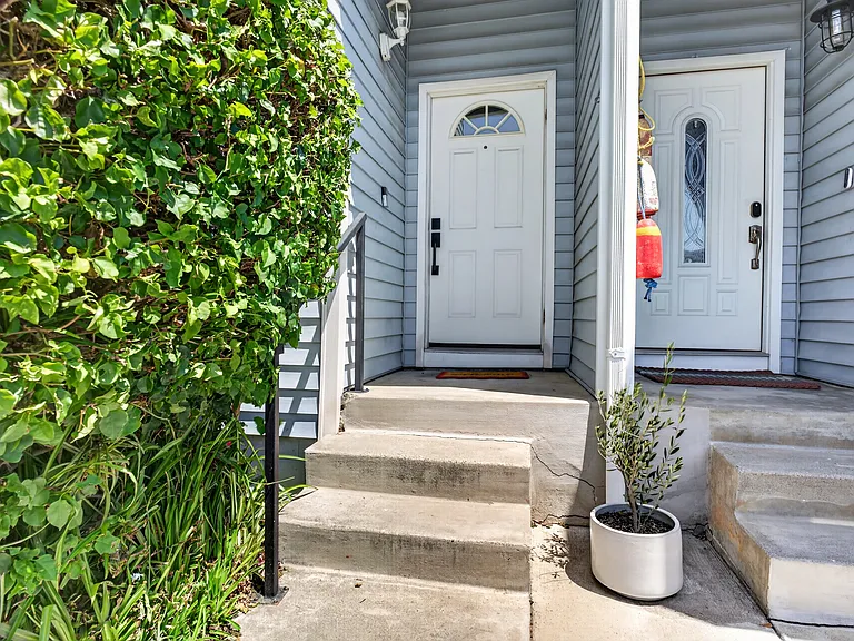 24601 Harbor View Dr #B — Photo 5