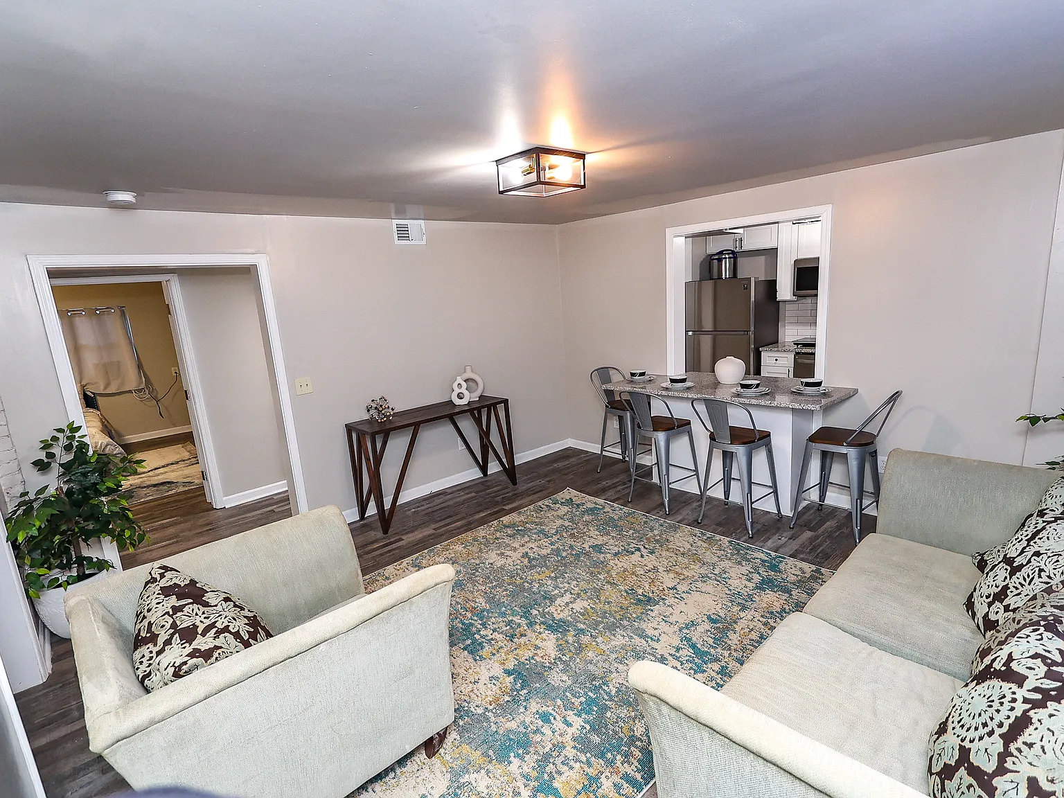 3 bed, 1800 sqft, $650 — Photo 2