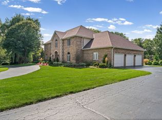 5657 Oakwood Cir, Long Grove, IL 60047