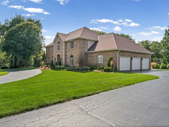 5657 Oakwood Cir, Long Grove, IL 60047