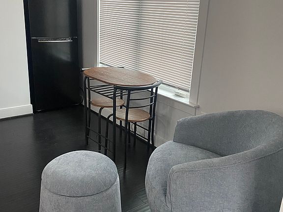 3rd image of 610 E Howell Ave #1/2