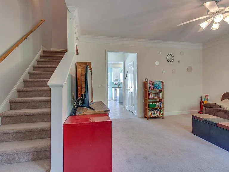 904 Tote Ln — Photo 3
