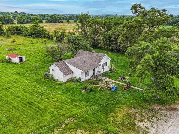 3940 W 263rd St, Louisburg, KS 66053