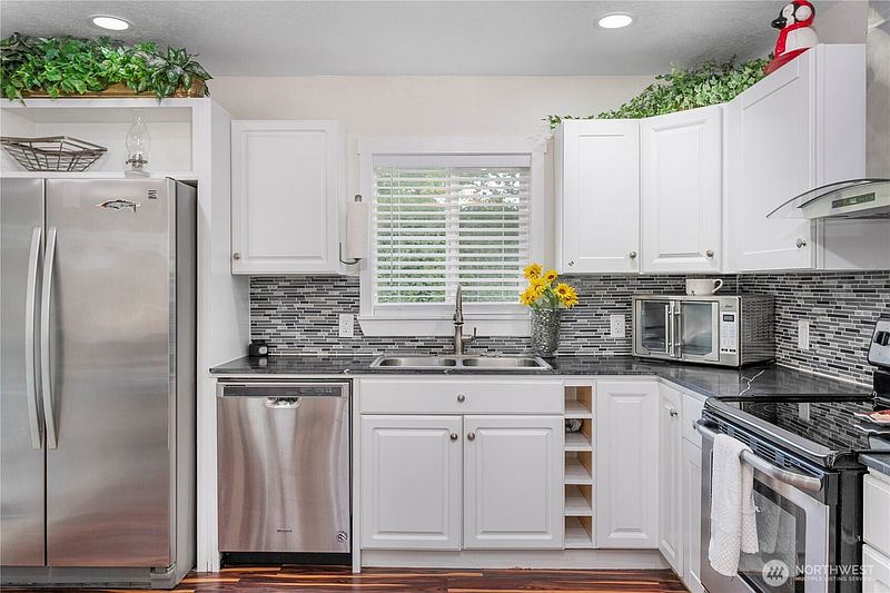 4th image of 8910 SE Northgate Avenue