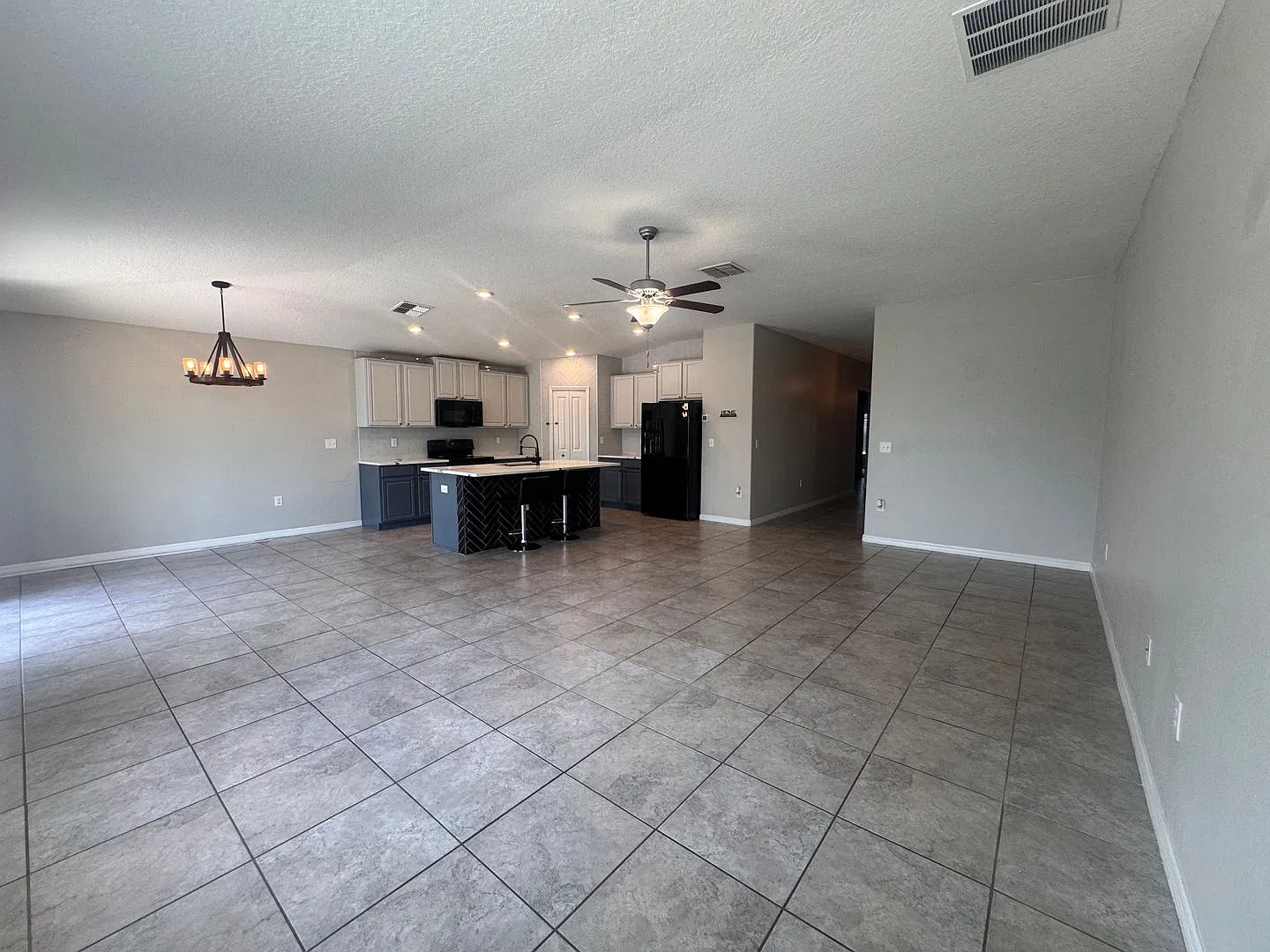 4-Bedroom, 2 Bath Single Family for Rent in Wimauma, FL | 2 -Car Attached Garage & Modern Kitchen — Photo 3