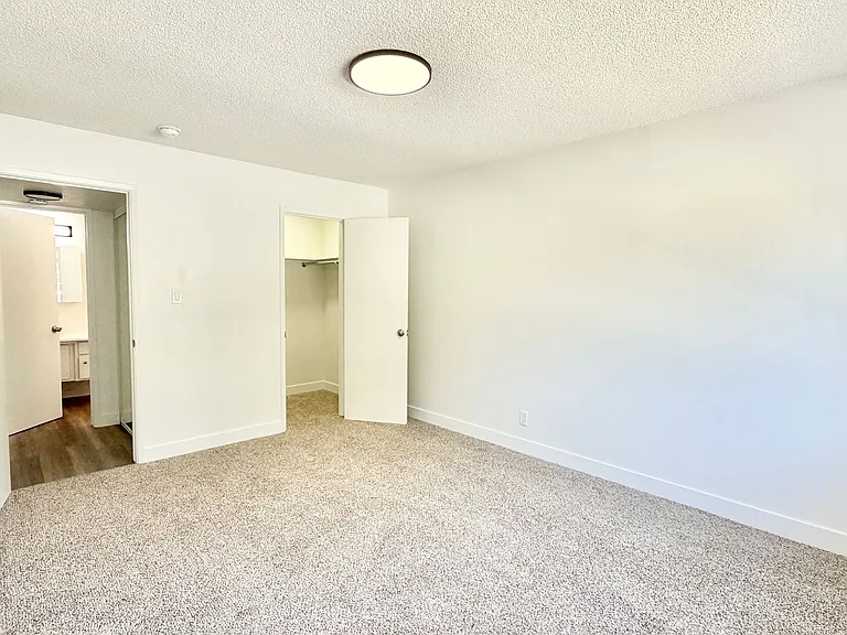 Alameda Apartments — Photo 11