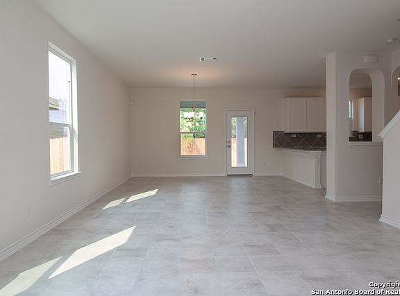 5th image of 638 Anthem Ln