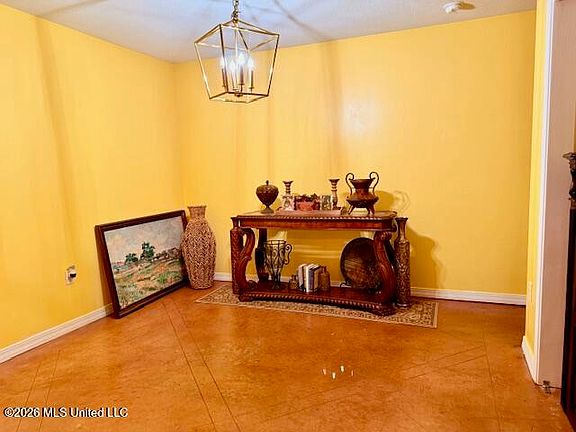 4th image of 400 Thompson Pl