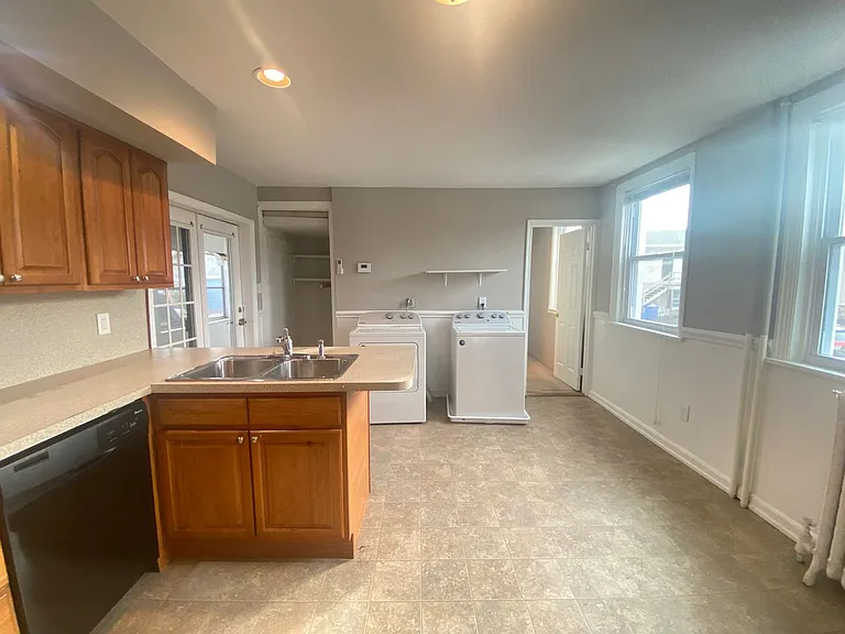 223 W Main St — Photo 6