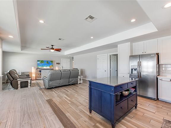 3rd image of 404 Chloes Way