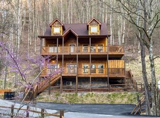 1727 Pulaski Ln, Sevierville, TN 37862