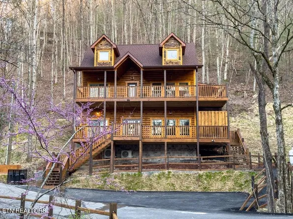 1727 Pulaski Ln, Sevierville, TN 37862