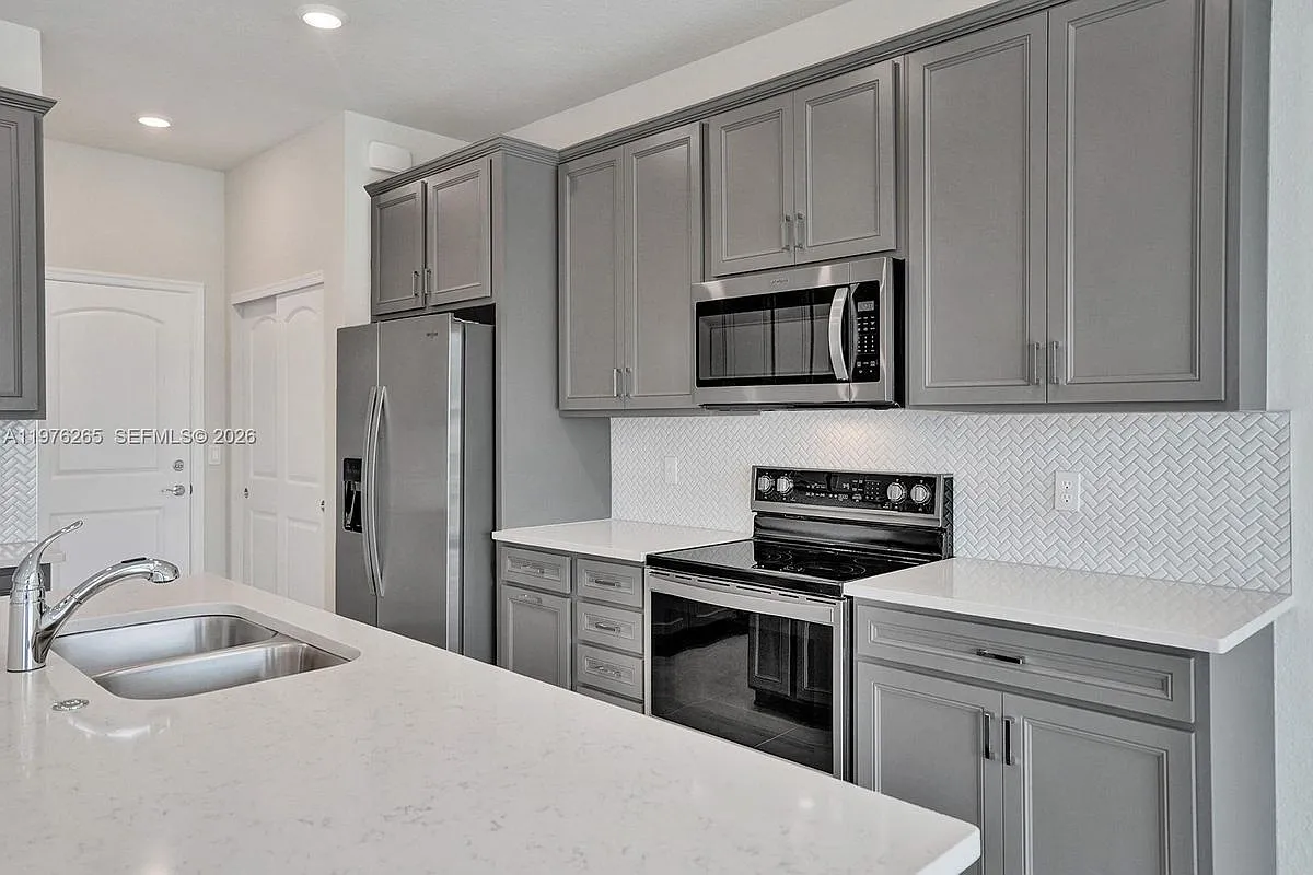 3 bed, 2.5 bath, 1774 sqft, $4,100 — Photo 3