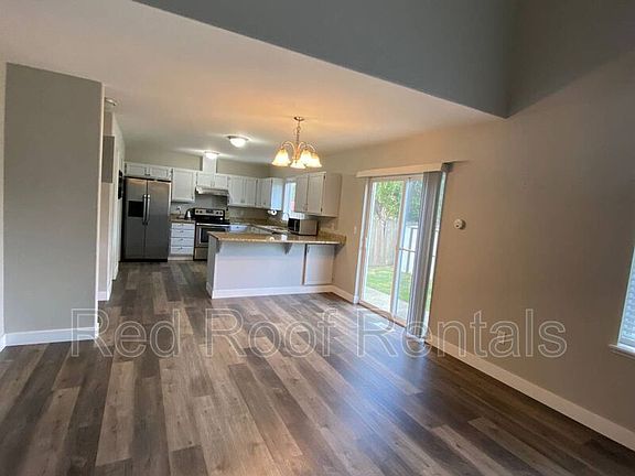 4th image of 943 127th Street Ct E