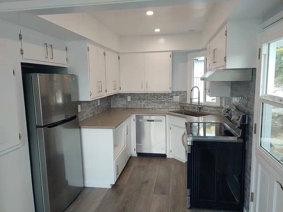 259-261 E Sturtevant Dr
