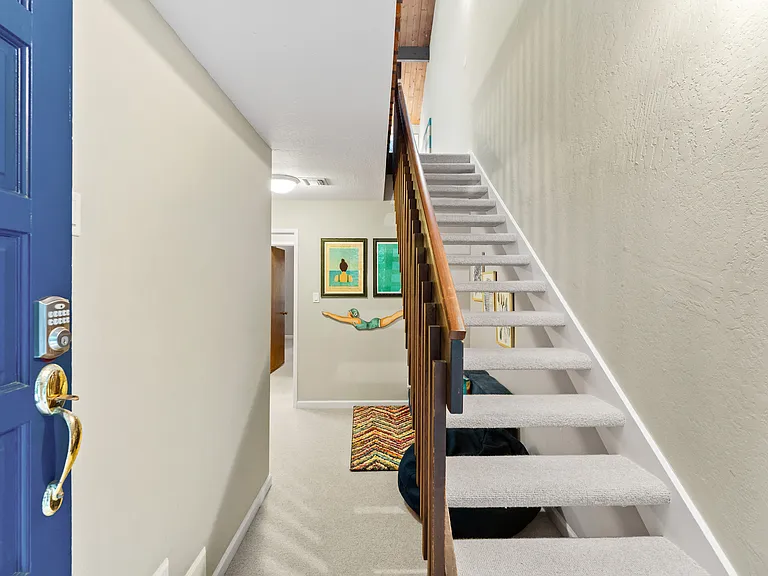 21187 E Cliff Dr — Photo 9
