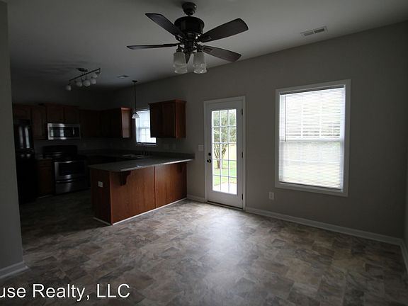 4th image of 548 Claire Ln