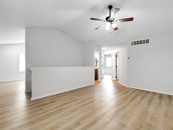 5th image of 3334 N Governeour Cir