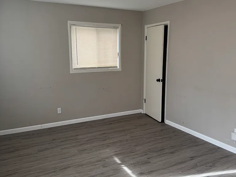 1217 Baron Ave — Photo 2
