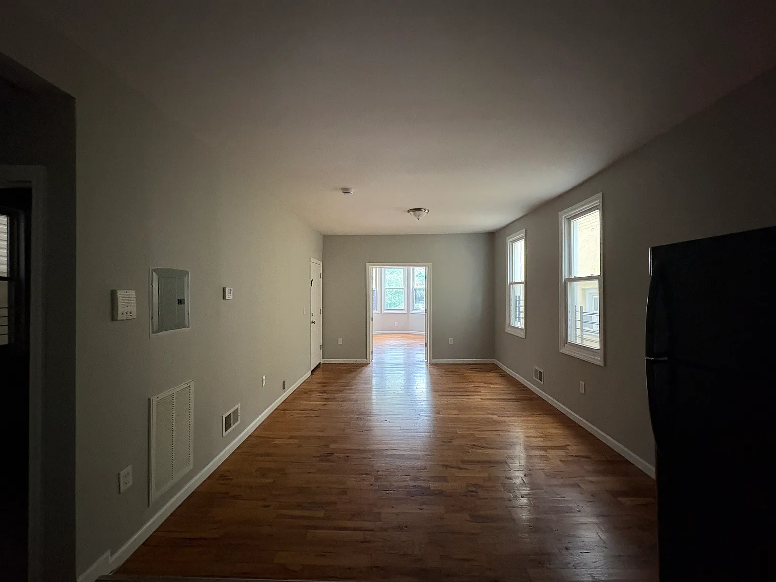 3 bed, 1275 sqft, $2,195 — Photo 4
