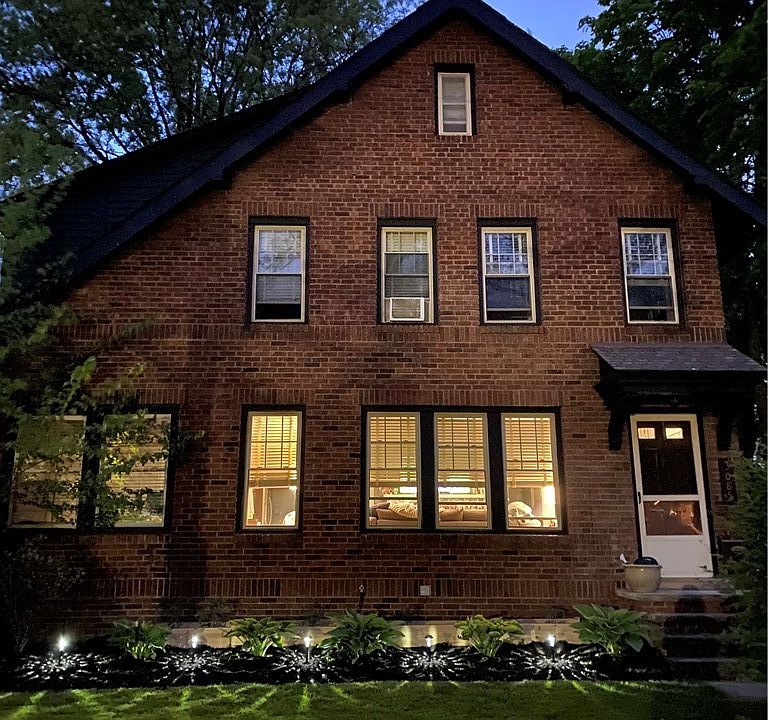 1st image of 3085 Essex Rd