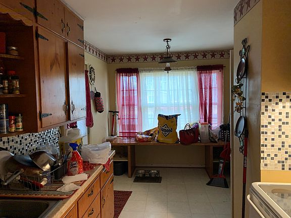 3rd image of 1265 S Salt Pond Ave